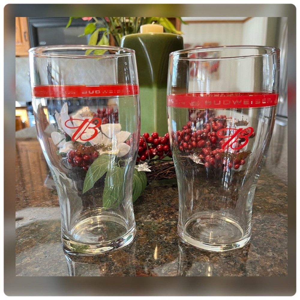 Libbey-Vintage Budweiser With Gold Leaf Crown 20 Oz Pair of Beer Glasses.